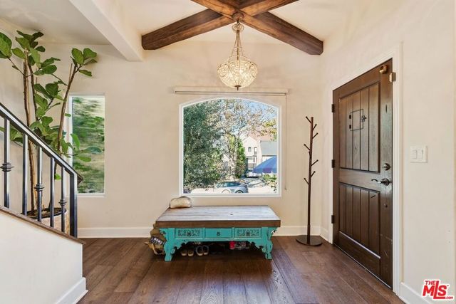 1042 S Stanley Avenue, Los Angeles, CA 90019