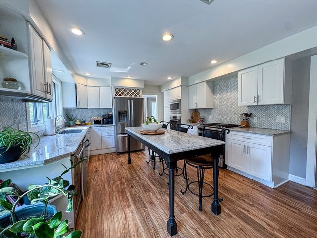 18 ANN Court, Cranston, RI 02921