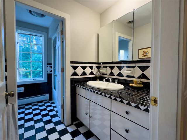 18 ANN Court, Cranston, RI 02921