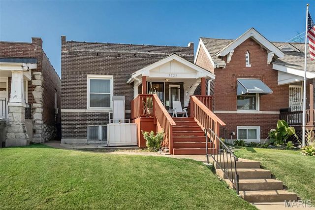 3225 N Taylor Avenue, St Louis, MO 63115