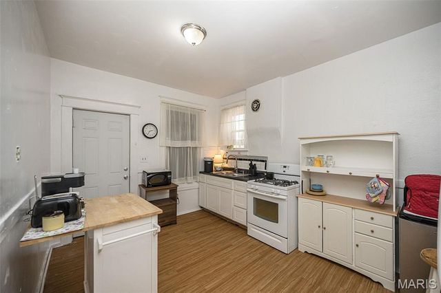 3225 N Taylor Avenue, St Louis, MO 63115