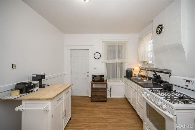 3225 N Taylor Avenue, St Louis, MO 63115
