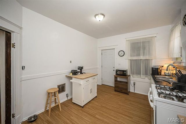 3225 N Taylor Avenue, St Louis, MO 63115