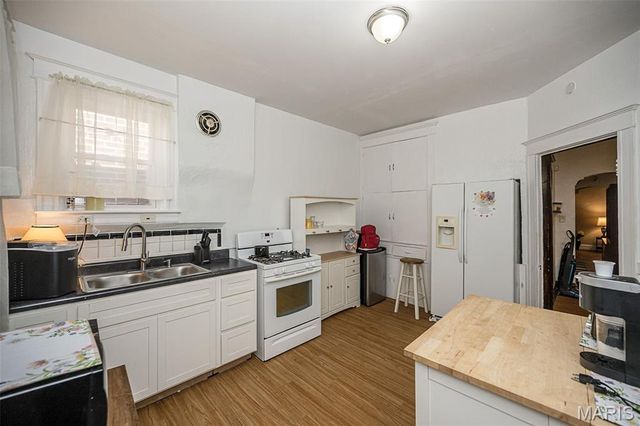 3225 N Taylor Avenue, St Louis, MO 63115