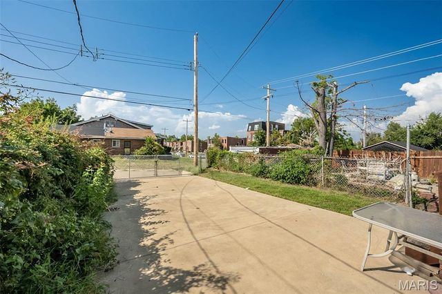 3225 N Taylor Avenue, St Louis, MO 63115