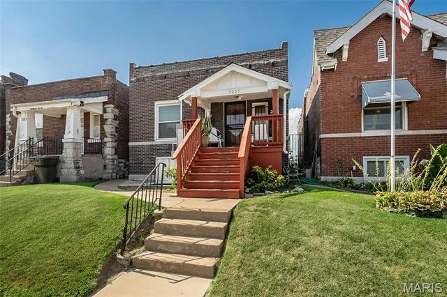 3225 N Taylor Avenue, St Louis, MO 63115