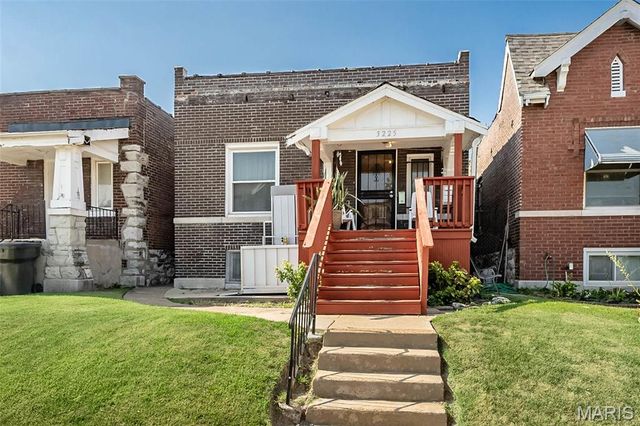 3225 N Taylor Avenue, St Louis, MO 63115