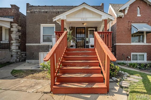 3225 N Taylor Avenue, St Louis, MO 63115