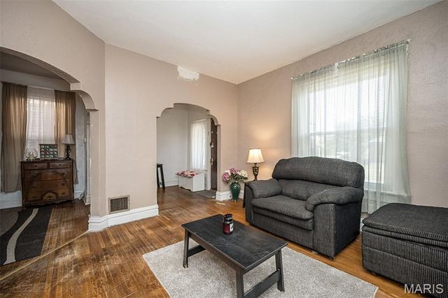 3225 N Taylor Avenue, St Louis, MO 63115