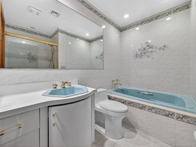 45 Maplewood Boulevard, Suffern, NY 10901