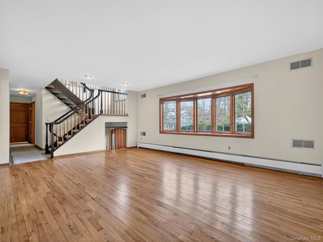 45 Maplewood Boulevard, Suffern, NY 10901