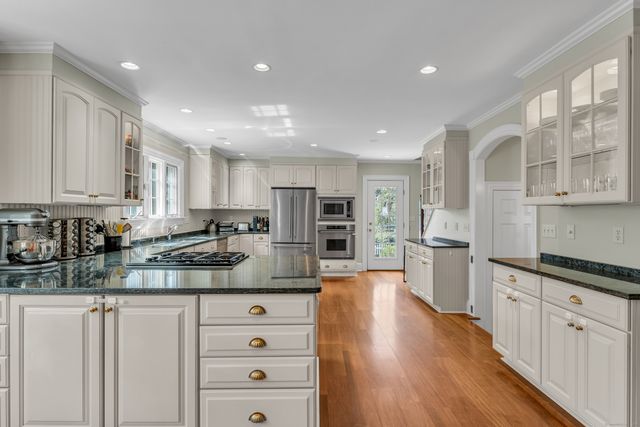 43 Mulberry Hill, Hamden, CT 06517