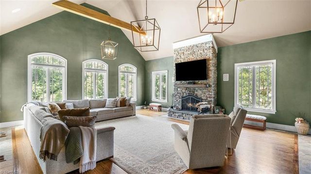 636 Lee Road, Thomasville, NC 27360