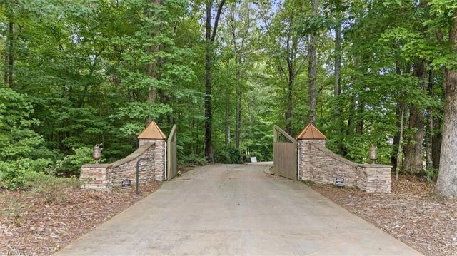 636 Lee Road, Thomasville, NC 27360