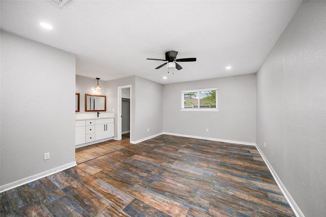 2907 Heritage House Drive, Webster, TX 77598