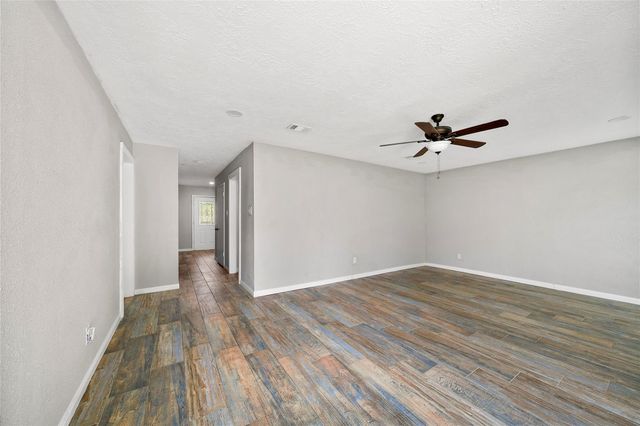 2907 Heritage House Drive, Webster, TX 77598