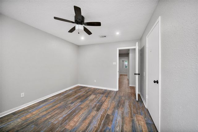 2907 Heritage House Drive, Webster, TX 77598