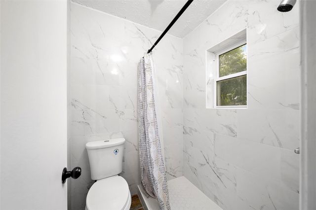 2907 Heritage House Drive, Webster, TX 77598