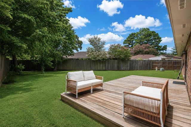 2907 Heritage House Drive, Webster, TX 77598
