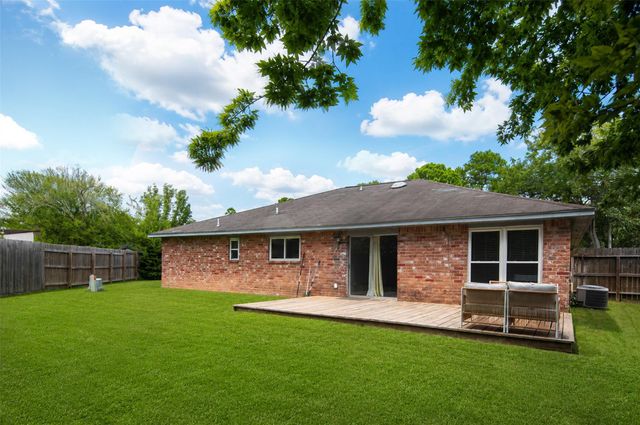 2907 Heritage House Drive, Webster, TX 77598