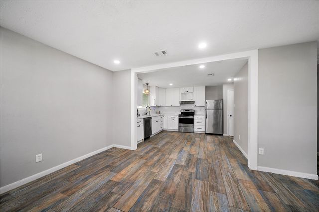 2907 Heritage House Drive, Webster, TX 77598