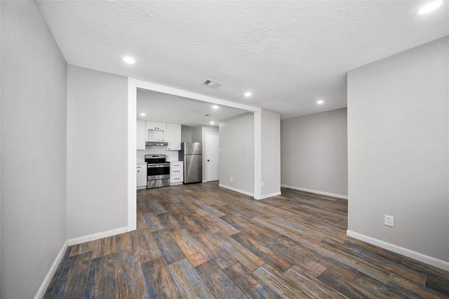 2907 Heritage House Drive, Webster, TX 77598