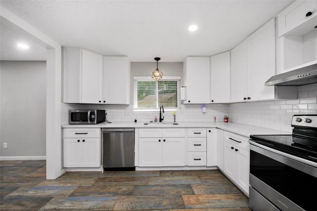 2907 Heritage House Drive, Webster, TX 77598