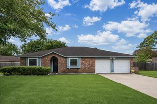 2907 Heritage House Drive, Webster, TX 77598