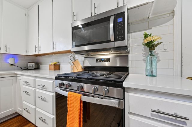 204 King Dr, Columbus, TX 78934