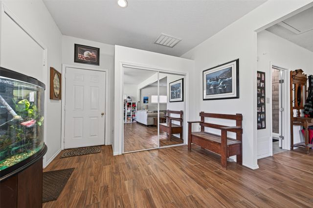 204 King Dr, Columbus, TX 78934