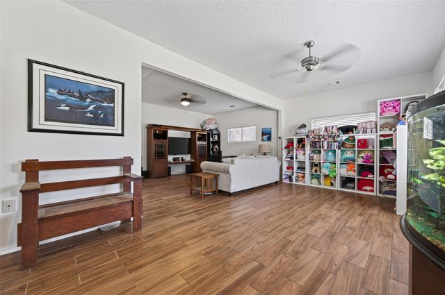 204 King Dr, Columbus, TX 78934