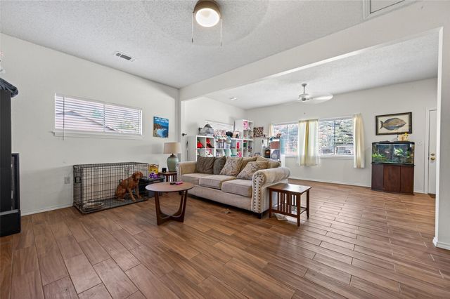 204 King Dr, Columbus, TX 78934