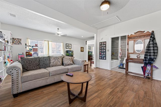 204 King Dr, Columbus, TX 78934