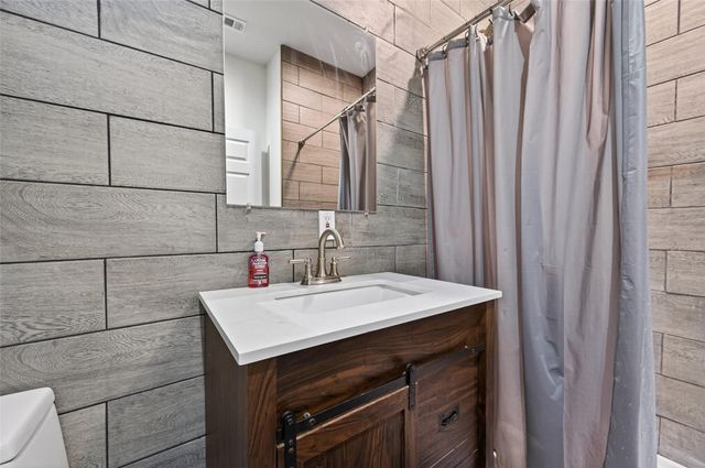 204 King Dr, Columbus, TX 78934