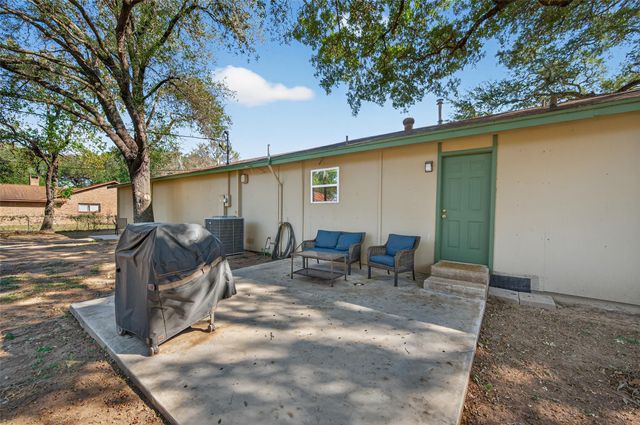 204 King Dr, Columbus, TX 78934