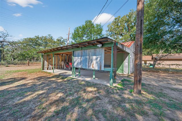 204 King Dr, Columbus, TX 78934