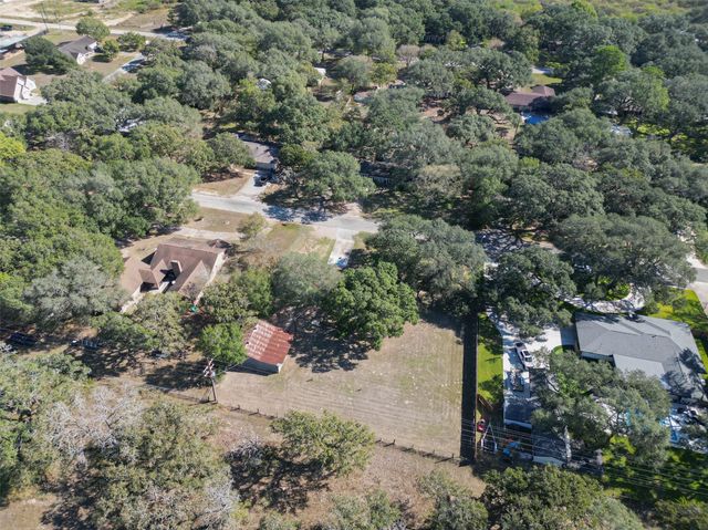 204 King Dr, Columbus, TX 78934