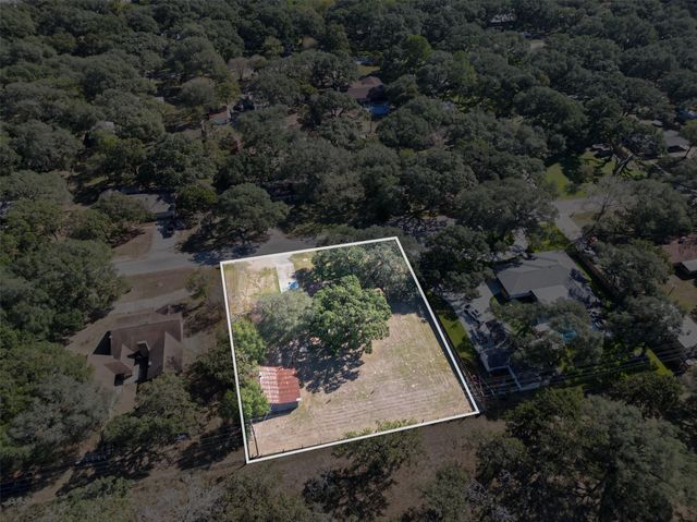 204 King Dr, Columbus, TX 78934