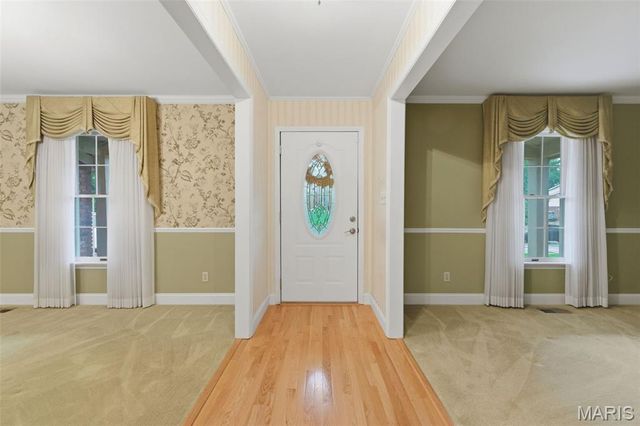 537 Huntercreek Ridge Court, Des Peres, MO 63131