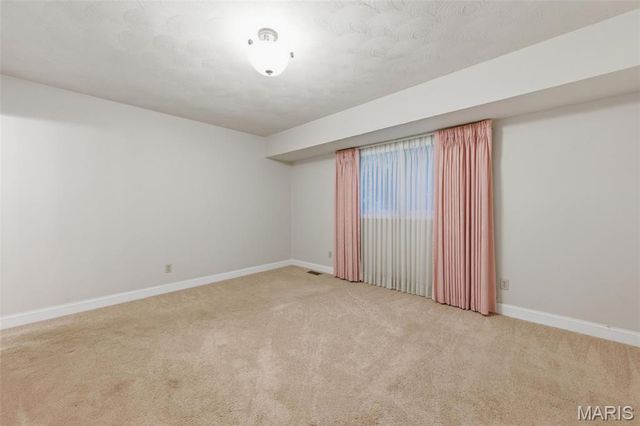 537 Huntercreek Ridge Court, Des Peres, MO 63131