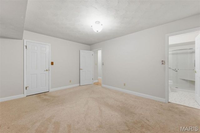 537 Huntercreek Ridge Court, Des Peres, MO 63131