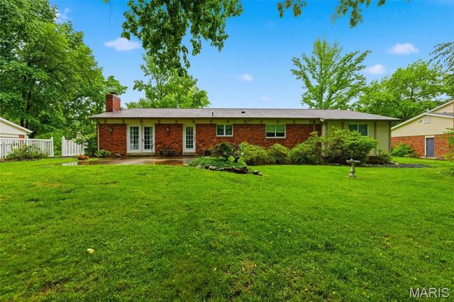 537 Huntercreek Ridge Court, Des Peres, MO 63131