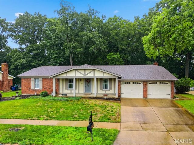 537 Huntercreek Ridge Court, Des Peres, MO 63131