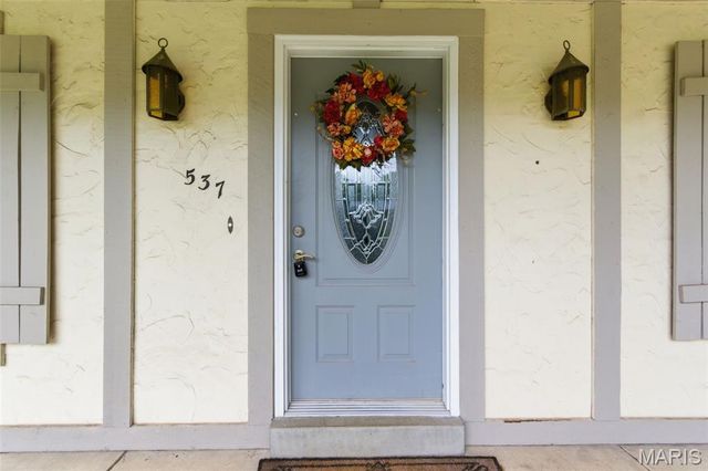 537 Huntercreek Ridge Court, Des Peres, MO 63131