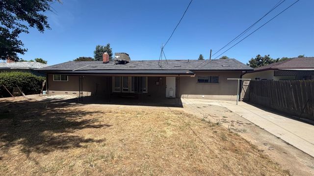 5677 N Millbrook Avenue, Fresno, CA 93710
