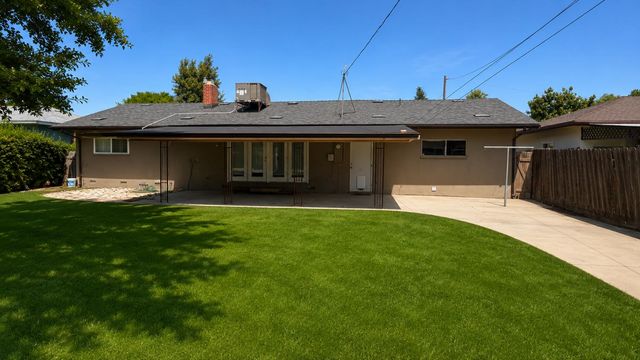 5677 N Millbrook Avenue, Fresno, CA 93710