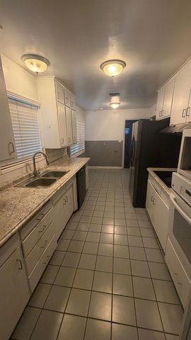 5677 N Millbrook Avenue, Fresno, CA 93710
