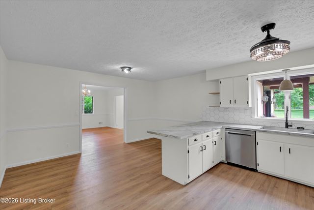 3822 Carriage Hill Dr, Crestwood, KY 40014
