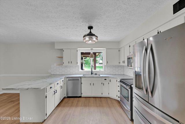 3822 Carriage Hill Dr, Crestwood, KY 40014