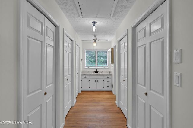 3822 Carriage Hill Dr, Crestwood, KY 40014